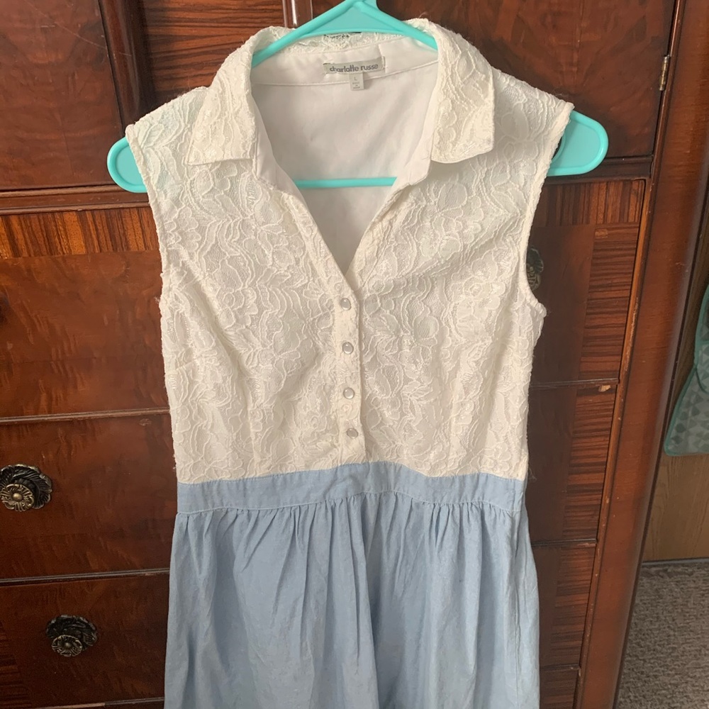 Cute sleeveless dress with lace and jean detail